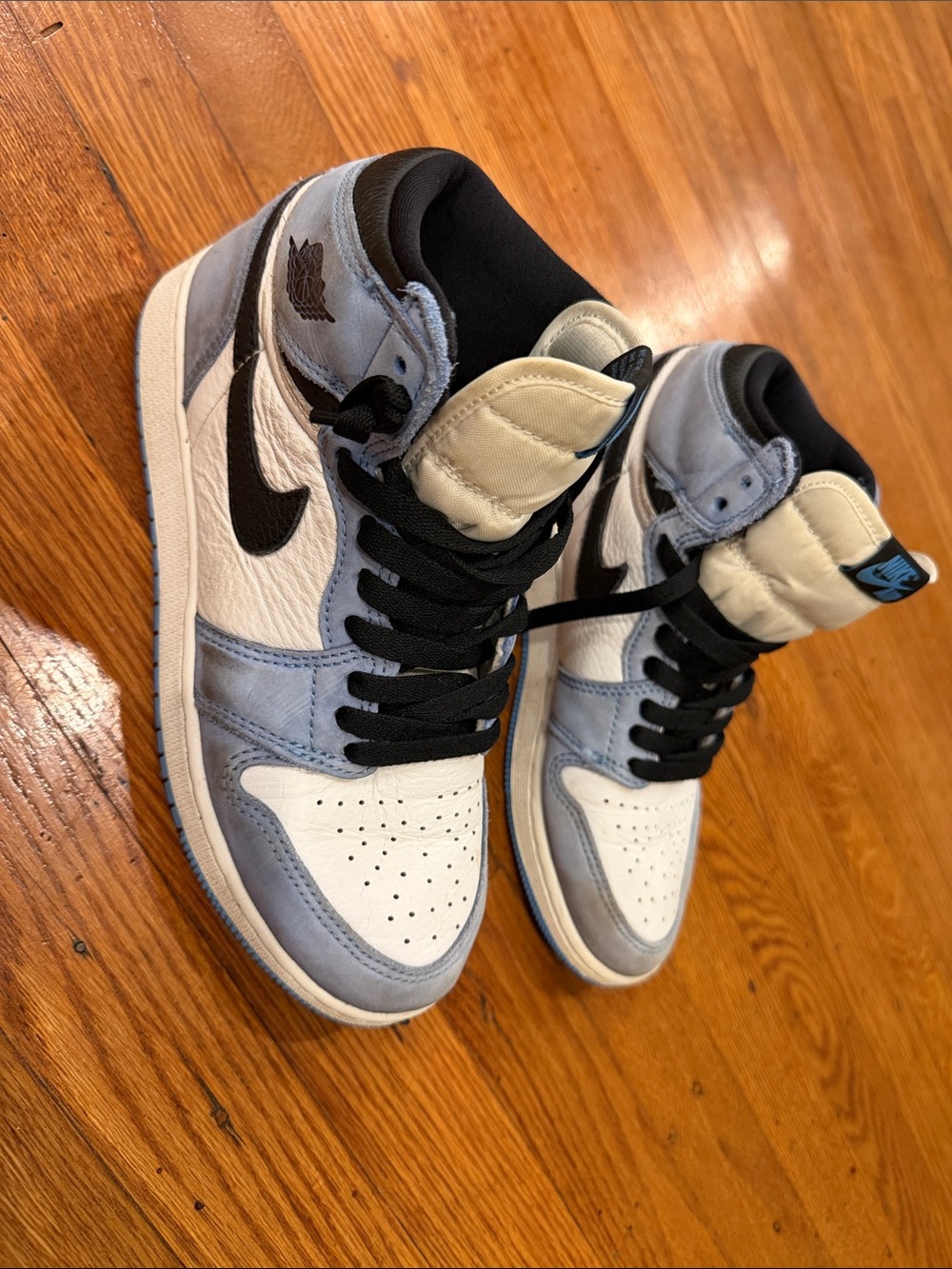 size 6y Nike Air Jordan boys 1 Mid - White, Light Blue, Black use good condition